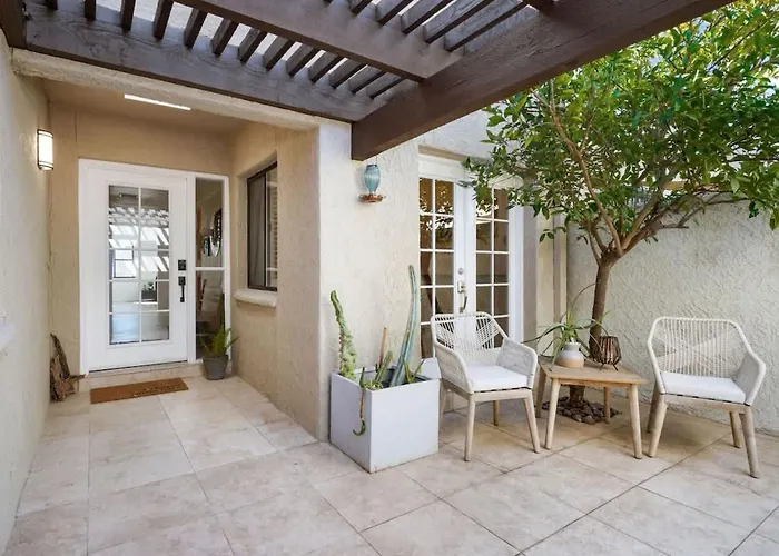 Pool & Pet Friendly-walk To Udall Park Holiday home *