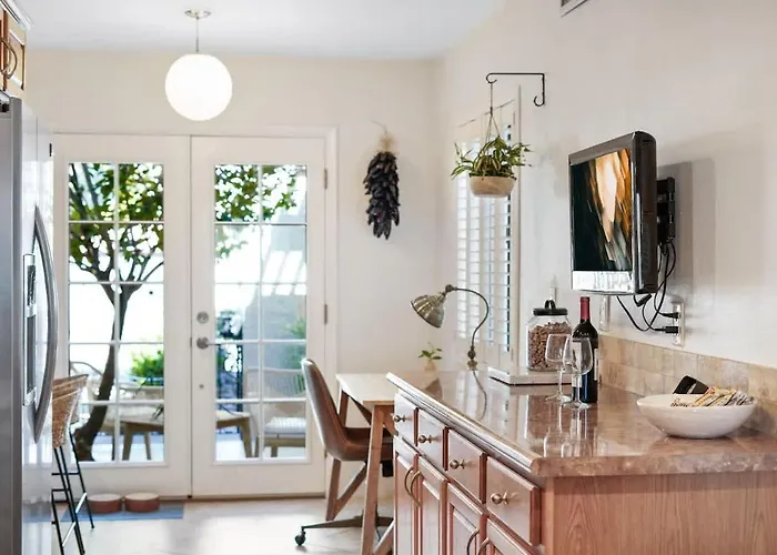 Holiday home Pool & Pet Friendly-walk To Udall Park