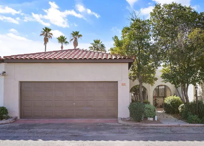 Pool & Pet Friendly-walk To Udall Park Holiday home Tucson