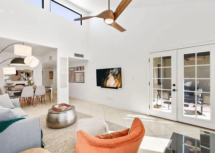 Holiday home Pool & Pet Friendly-walk To Udall Park *