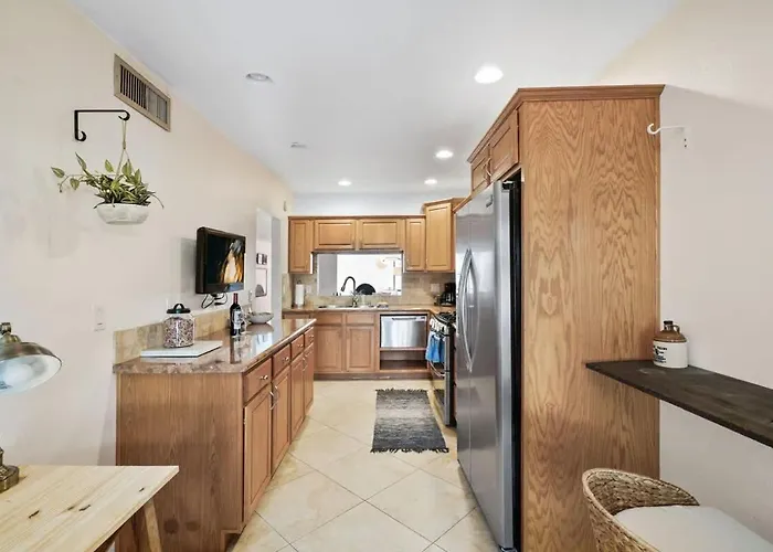 Pool & Pet Friendly-walk To Udall Park *