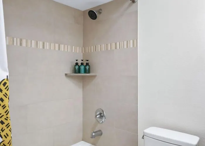 Pool & Pet Friendly-walk To Udall Park Holiday home *