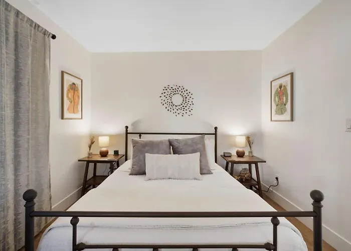 Pool & Pet Friendly-walk To Udall Park Holiday home *
